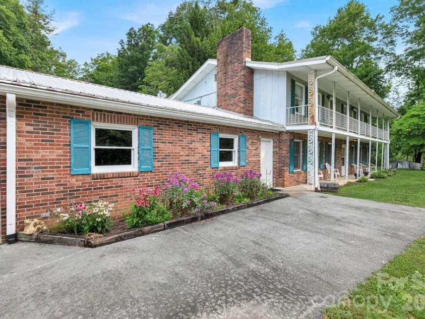 106 Flora Lina Drive, Brevard, NC 28712.  MLS# CAR4397002, YatesRealty ID 33206. 