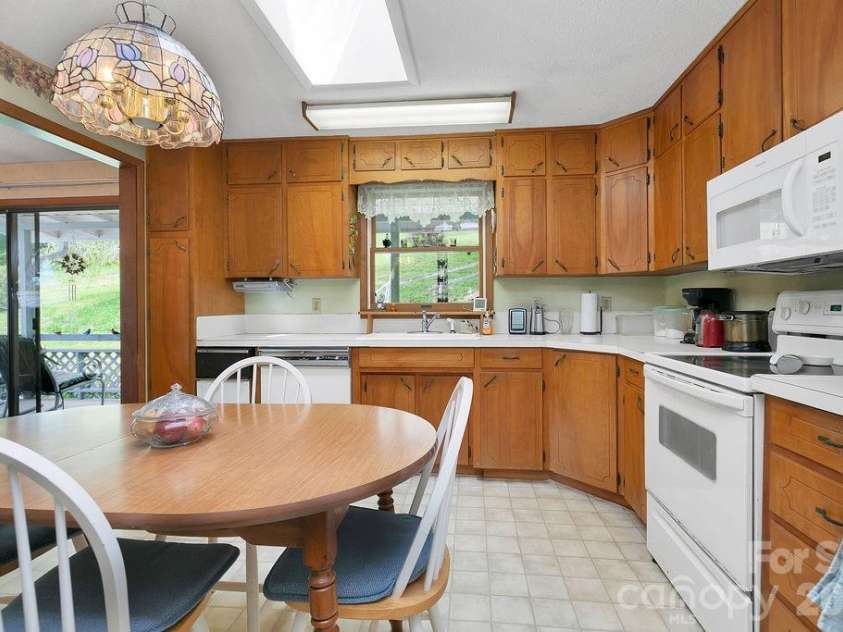 106 Flora Lina Drive, Brevard, NC 28712.  MLS# CAR4397002, YatesRealty ID 33206. 