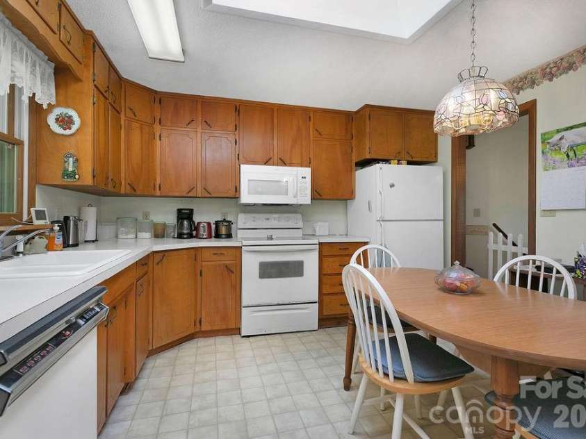 106 Flora Lina Drive, Brevard, NC 28712.  MLS# CAR4397002, YatesRealty ID 33206. 