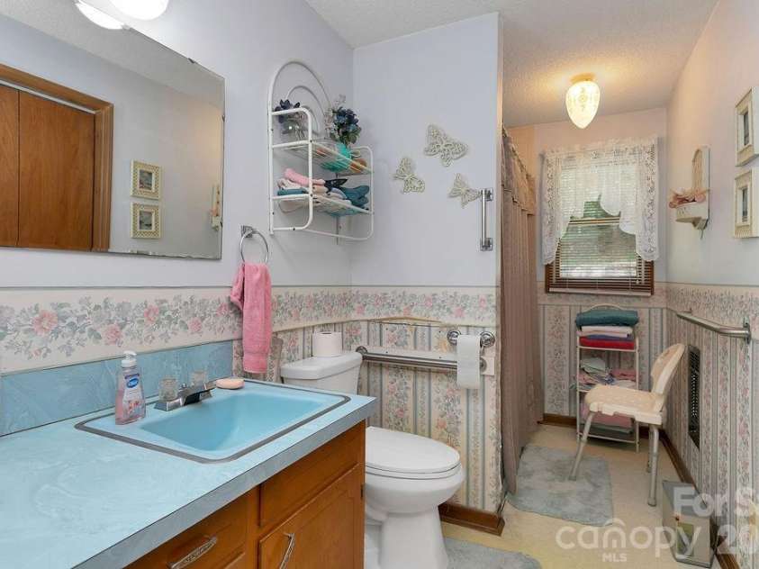 106 Flora Lina Drive, Brevard, NC 28712.  MLS# CAR4397002, YatesRealty ID 33206. 
