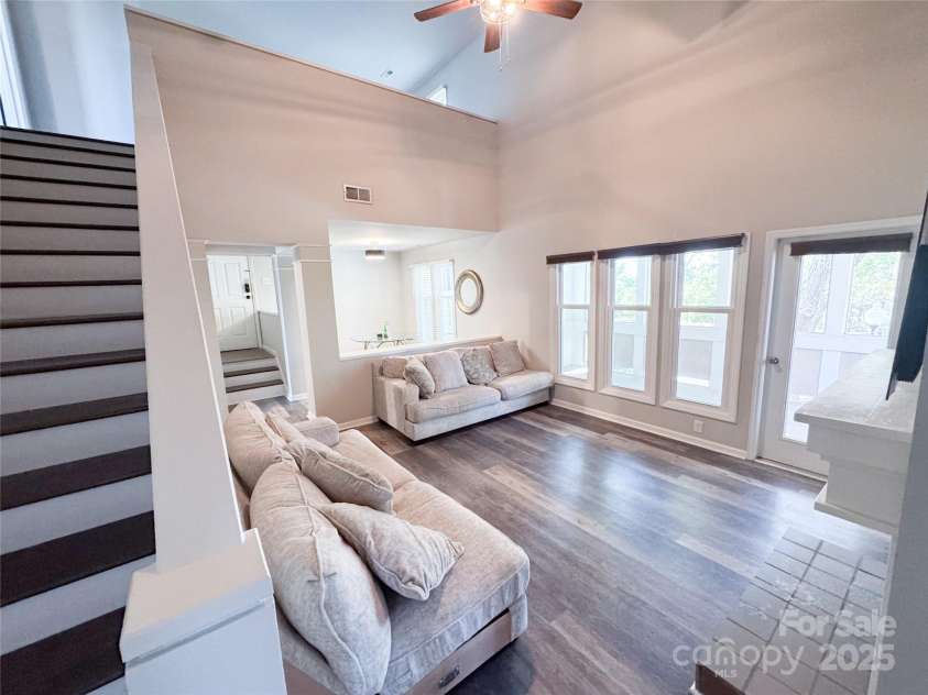 9211 Ravenwing Drive, Charlotte, NC 28262.  MLS# CAR4294301, YatesRealty ID 33206. 