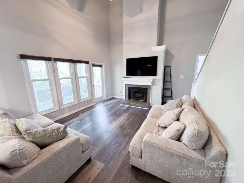 9211 Ravenwing Drive, Charlotte, NC 28262.  MLS# CAR4294301, YatesRealty ID 33206. 