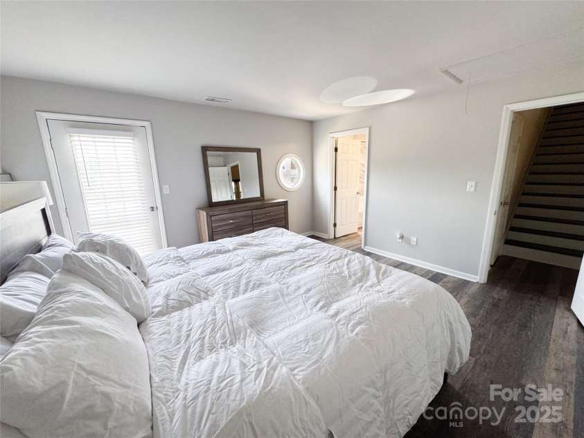 9211 Ravenwing Drive, Charlotte, NC 28262.  MLS# CAR4294301, YatesRealty ID 33206. 