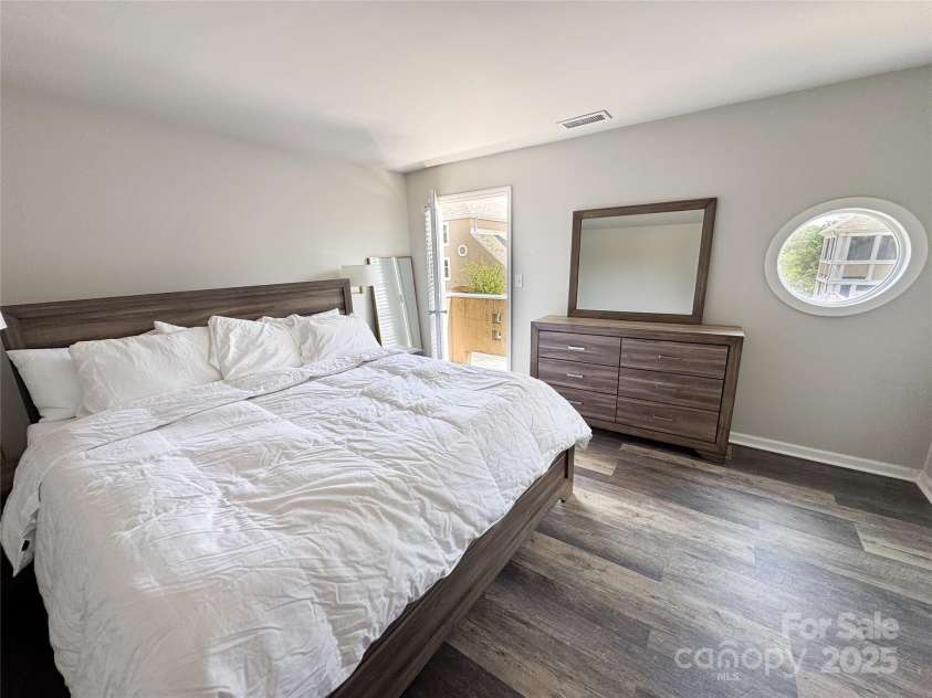 9211 Ravenwing Drive, Charlotte, NC 28262.  MLS# CAR4294301, YatesRealty ID 33206. 