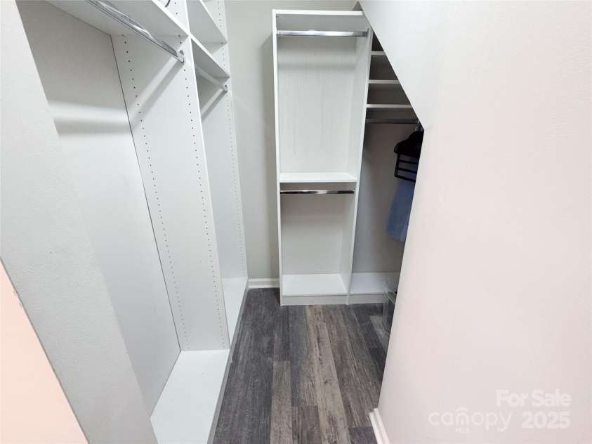 9211 Ravenwing Drive, Charlotte, NC 28262.  MLS# CAR4294301, YatesRealty ID 33206. 