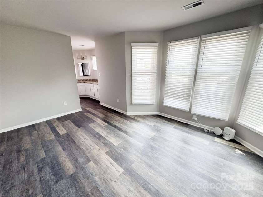 9211 Ravenwing Drive, Charlotte, NC 28262.  MLS# CAR4294301, YatesRealty ID 33206. 