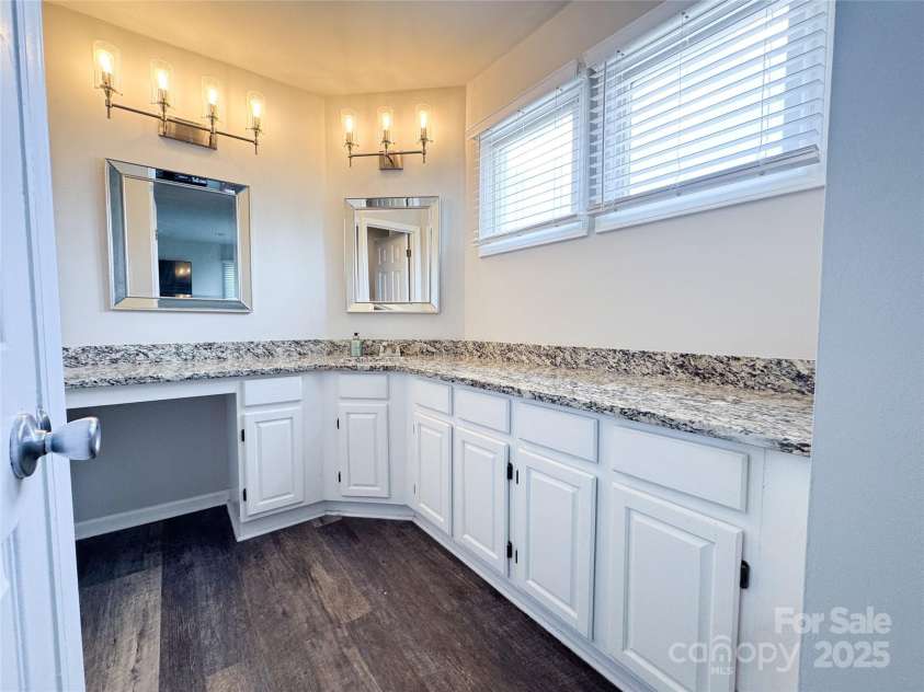 9211 Ravenwing Drive, Charlotte, NC 28262.  MLS# CAR4294301, YatesRealty ID 33206. 