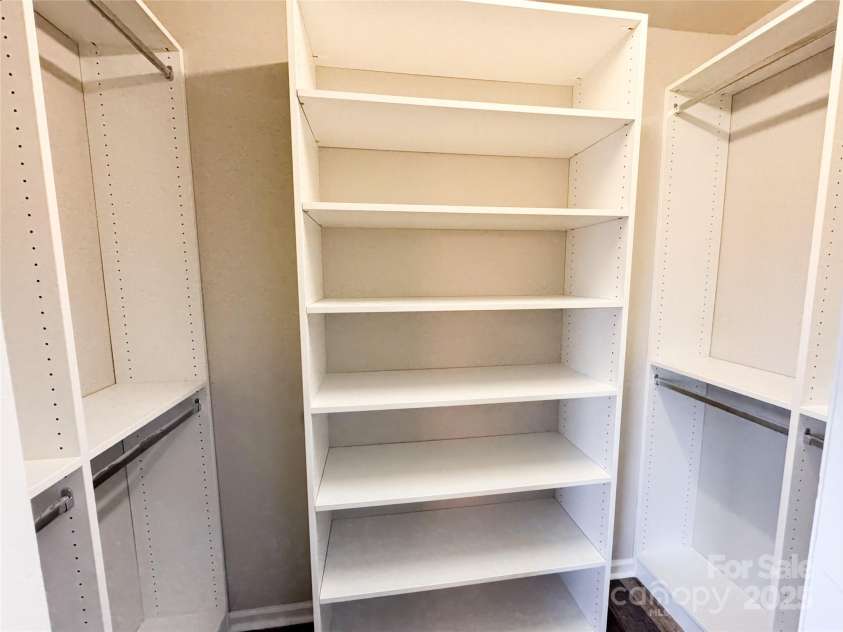 9211 Ravenwing Drive, Charlotte, NC 28262.  MLS# CAR4294301, YatesRealty ID 33206. 