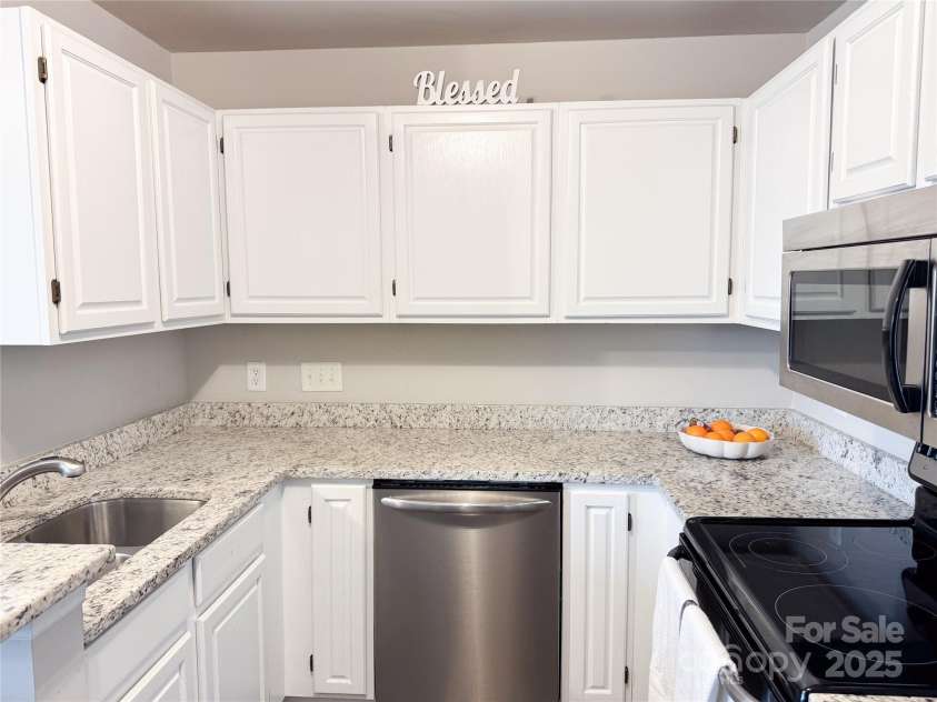 9211 Ravenwing Drive, Charlotte, NC 28262.  MLS# CAR4294301, YatesRealty ID 33206. 