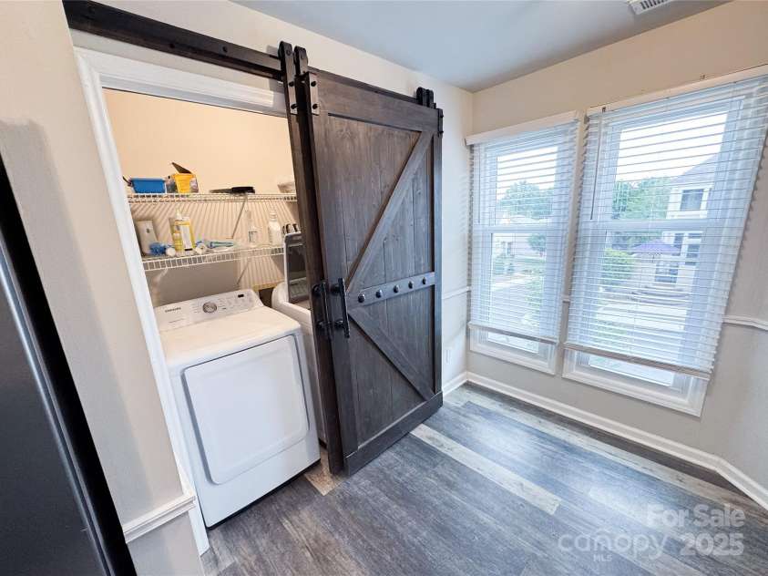 9211 Ravenwing Drive, Charlotte, NC 28262.  MLS# CAR4294301, YatesRealty ID 33206. 