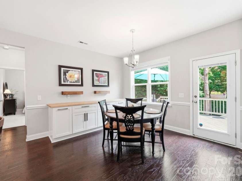 21904 Torrence Chapel Road, Cornelius, NC 28031.  MLS# CAR4380409, YatesRealty ID 33207. Dine-In Kitchen