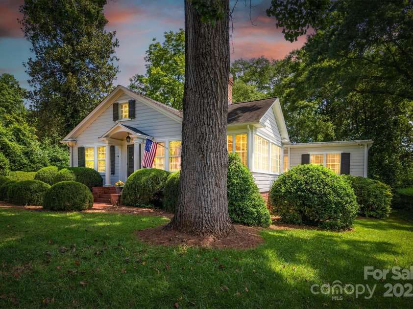 407 Highland Avenue, Lenoir, NC 28645.  MLS# CAR4284835, YatesRealty ID 33207. 