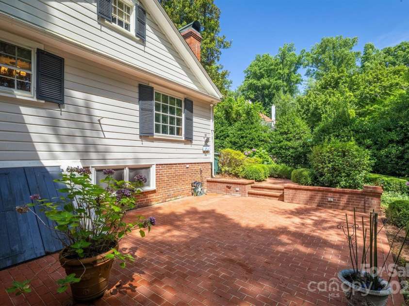 407 Highland Avenue, Lenoir, NC 28645.  MLS# CAR4284835, YatesRealty ID 33207. 