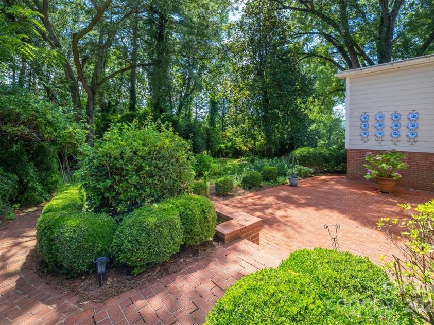 407 Highland Avenue, Lenoir, NC 28645.  MLS# CAR4284835, YatesRealty ID 33207. 