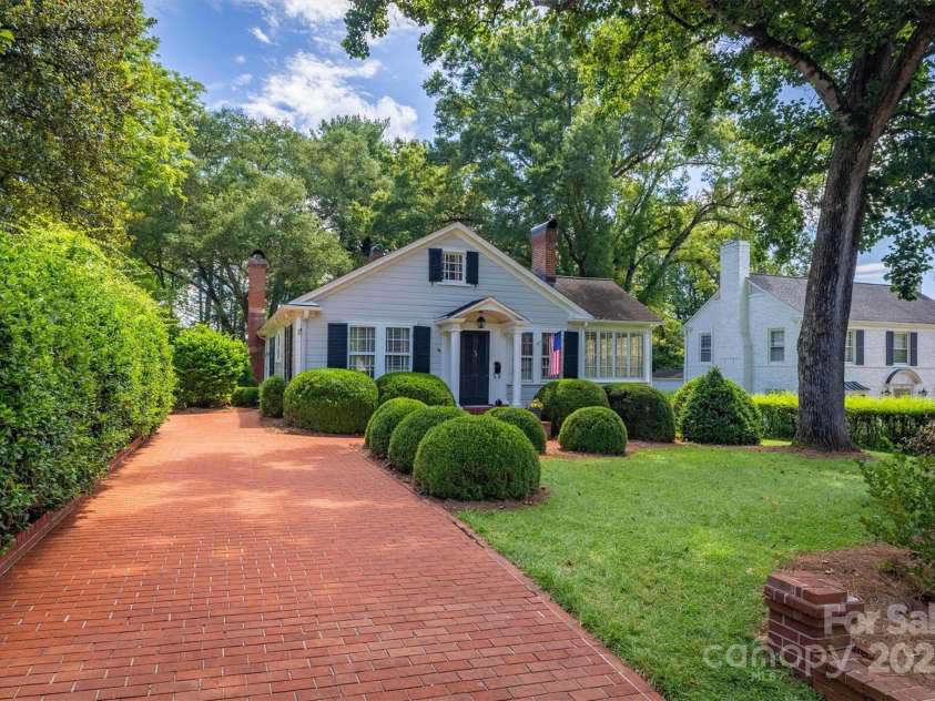 407 Highland Avenue, Lenoir, NC 28645.  MLS# CAR4284835, YatesRealty ID 33207. 