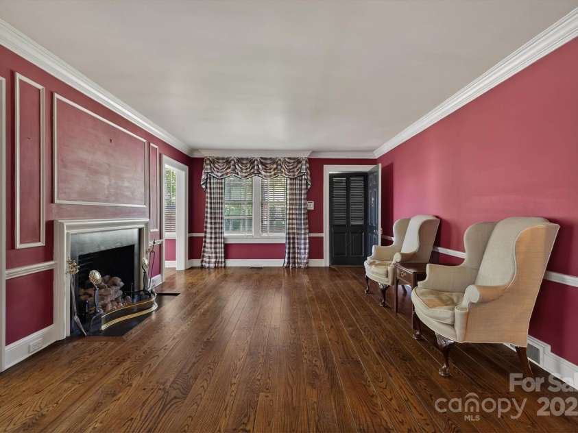 407 Highland Avenue, Lenoir, NC 28645.  MLS# CAR4284835, YatesRealty ID 33207. 