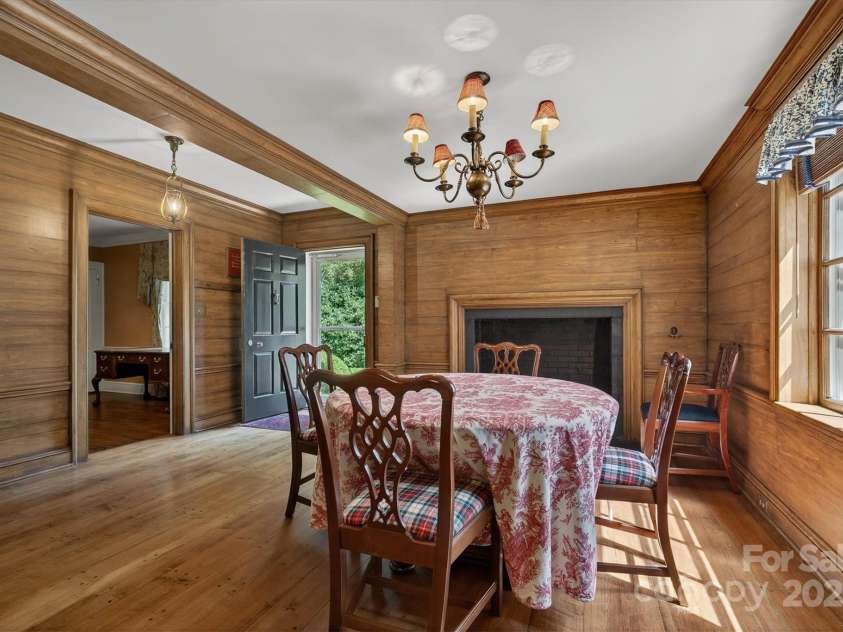 407 Highland Avenue, Lenoir, NC 28645.  MLS# CAR4284835, YatesRealty ID 33207. 