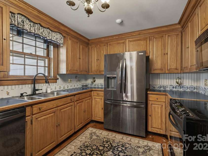 407 Highland Avenue, Lenoir, NC 28645.  MLS# CAR4284835, YatesRealty ID 33207. 