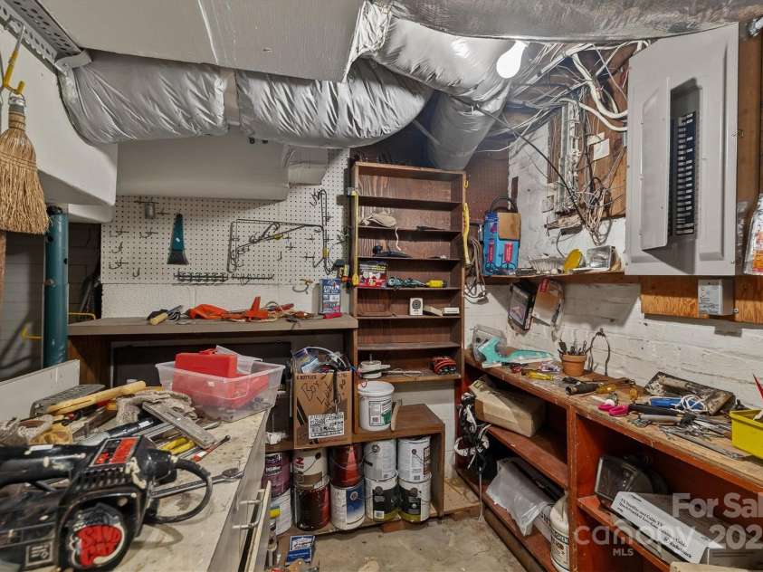 407 Highland Avenue, Lenoir, NC 28645.  MLS# CAR4284835, YatesRealty ID 33207. 