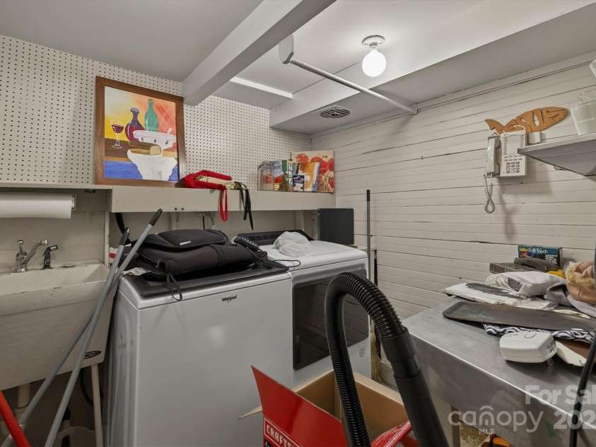 407 Highland Avenue, Lenoir, NC 28645.  MLS# CAR4284835, YatesRealty ID 33207. 