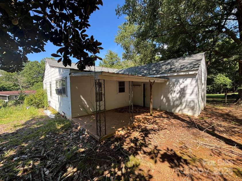 116 Ingram Street, Mount Gilead, NC 27306.  MLS# CAR4289012, YatesRealty ID 33209. 