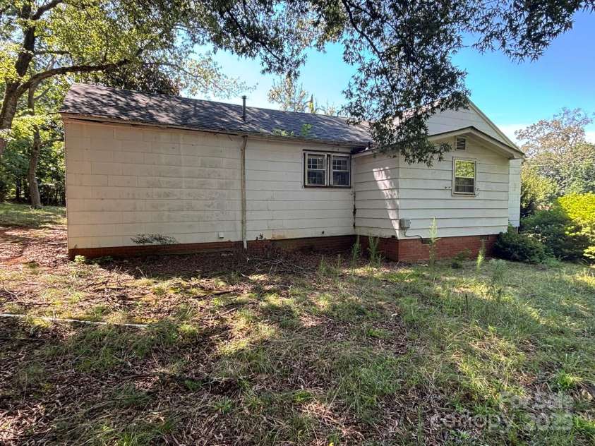 116 Ingram Street, Mount Gilead, NC 27306.  MLS# CAR4289012, YatesRealty ID 33209. 