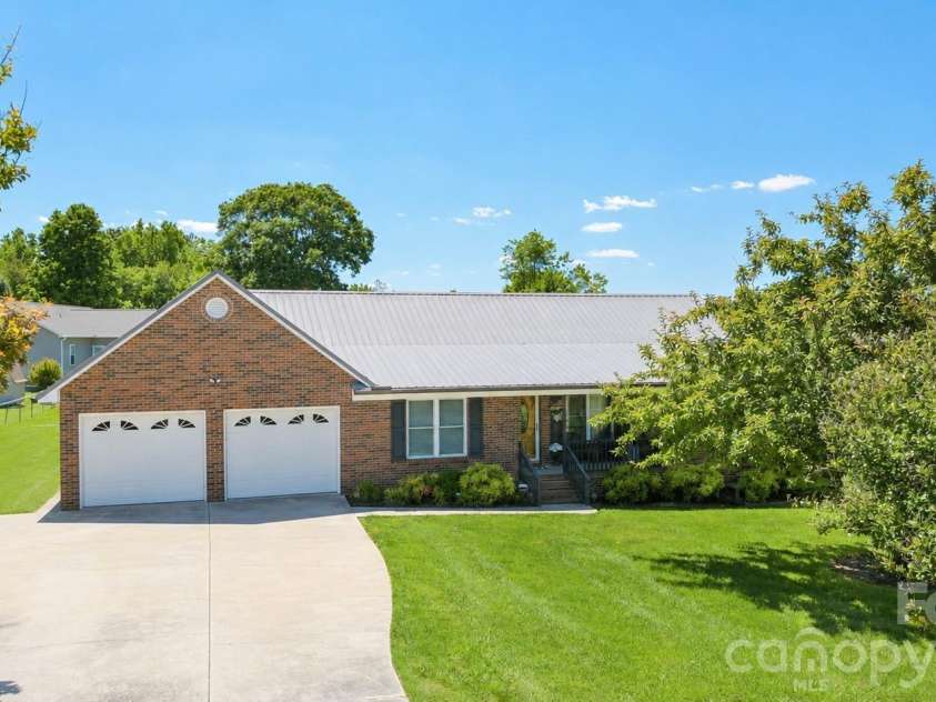 1323 Worthington Place, Lincolnton, NC 28092.  MLS# CAR4388518, YatesRealty ID 33209. 