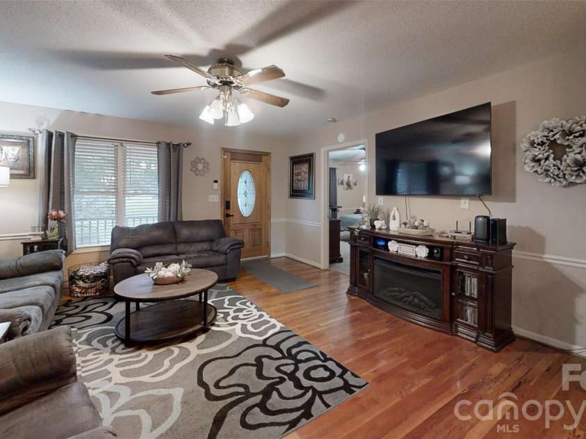 1323 Worthington Place, Lincolnton, NC 28092.  MLS# CAR4388518, YatesRealty ID 33209. 