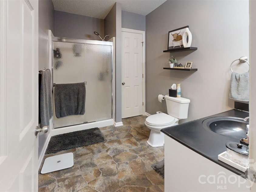1323 Worthington Place, Lincolnton, NC 28092.  MLS# CAR4388518, YatesRealty ID 33209. 