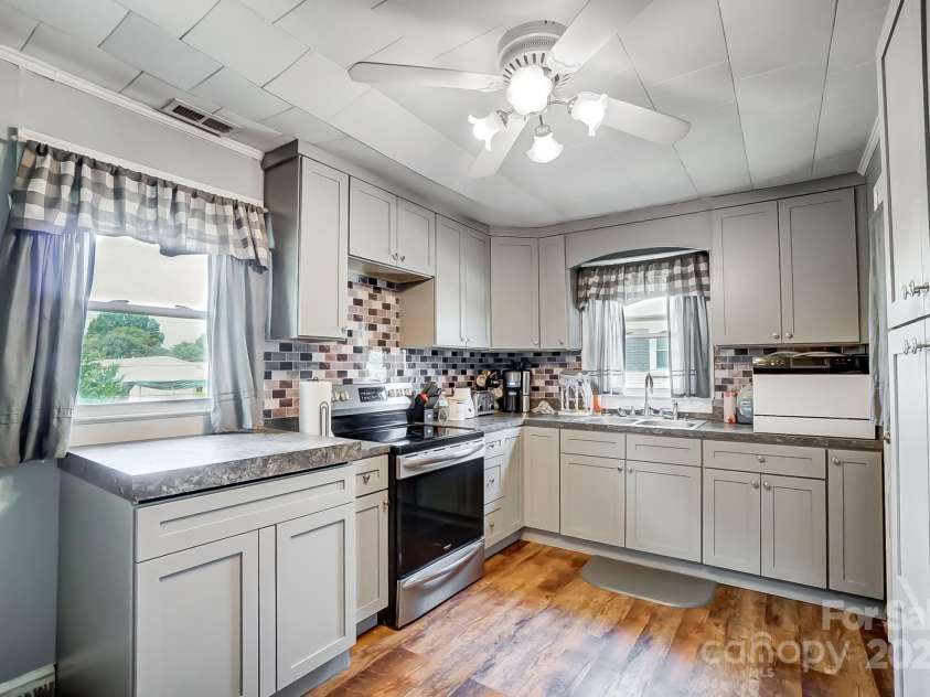 115 Abernathy Street, Mount Holly, NC 28120.  MLS# CAR4181157, YatesRealty ID 3321. Kitchen