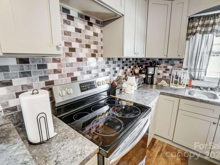115 Abernathy Street, Mount Holly, NC 28120.  MLS# CAR4181157, YatesRealty ID 3321. Kitchen