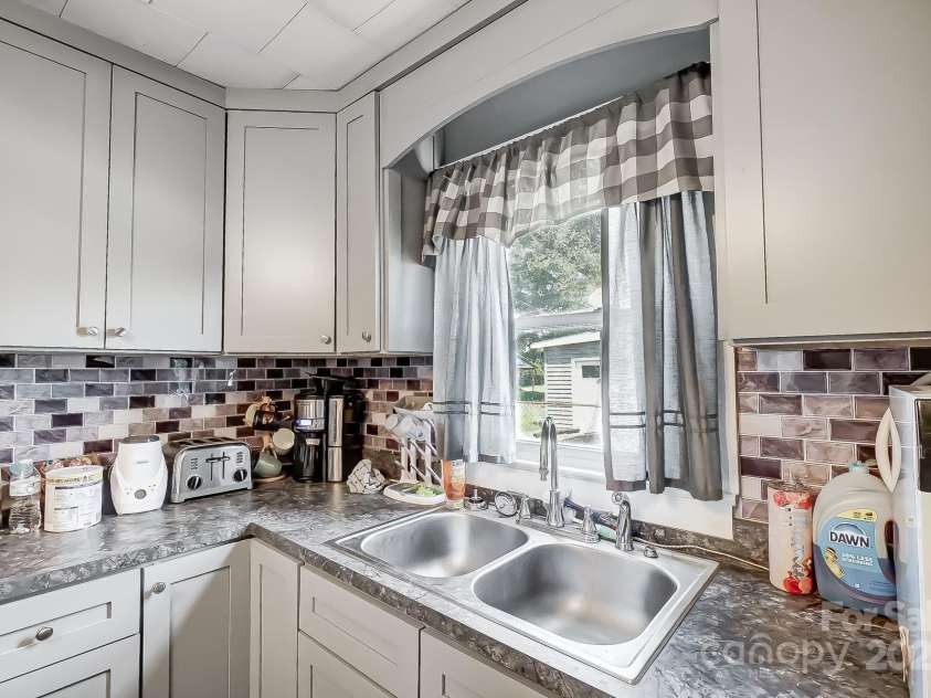 115 Abernathy Street, Mount Holly, NC 28120.  MLS# CAR4181157, YatesRealty ID 3321. Kitchen