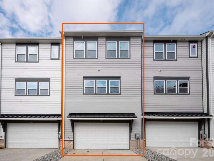 429 Nathaniel Way, Charlotte, NC 28213.  MLS# CAR4183043, YatesRealty ID 3321. 2-Car Garage & Drieway