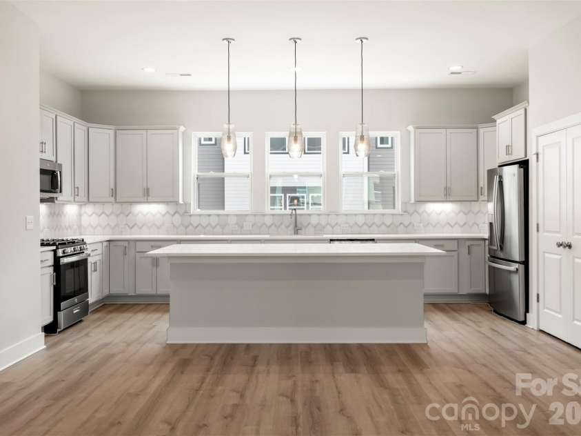 429 Nathaniel Way, Charlotte, NC 28213.  MLS# CAR4183043, YatesRealty ID 3321. Kitchen