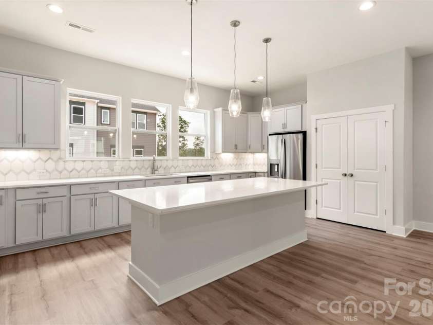 429 Nathaniel Way, Charlotte, NC 28213.  MLS# CAR4183043, YatesRealty ID 3321. Kitchen