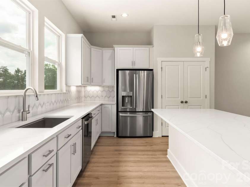 429 Nathaniel Way, Charlotte, NC 28213.  MLS# CAR4183043, YatesRealty ID 3321. Kitchen