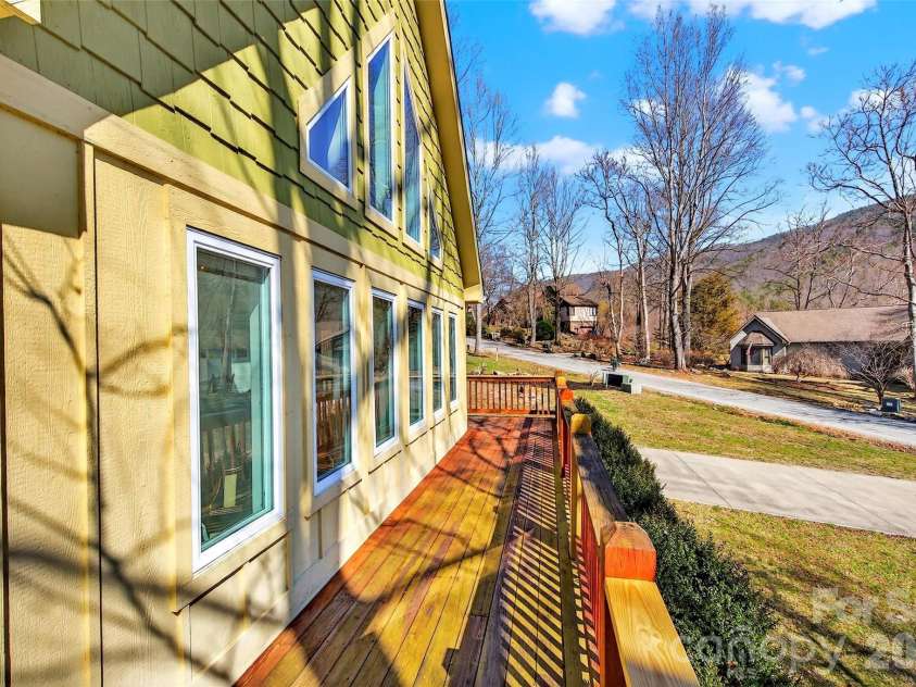 741 Blue Ridge Drive, Marion, NC 28752.  MLS# CAR4350929, YatesRealty ID 3321. 
