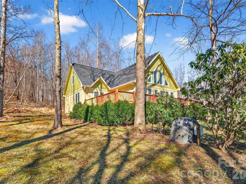 741 Blue Ridge Drive, Marion, NC 28752.  MLS# CAR4350929, YatesRealty ID 3321. 