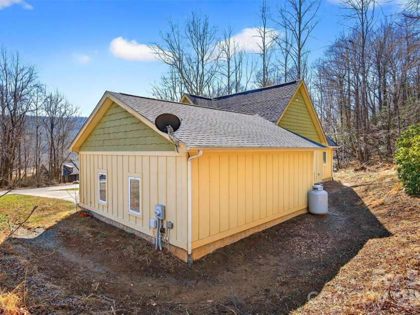 741 Blue Ridge Drive, Marion, NC 28752.  MLS# CAR4350929, YatesRealty ID 3321. 