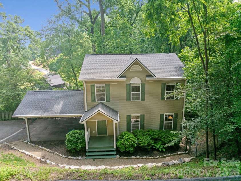 1 Pickwick Road, Asheville, NC 28803.  MLS# CAR4383944, YatesRealty ID 33210. 