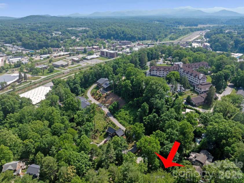 1 Pickwick Road, Asheville, NC 28803.  MLS# CAR4383944, YatesRealty ID 33210. 