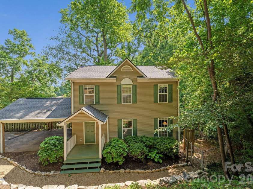 1 Pickwick Road, Asheville, NC 28803.  MLS# CAR4383944, YatesRealty ID 33210. 