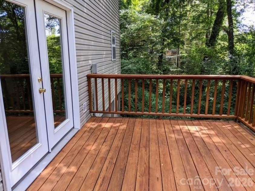 1 Pickwick Road, Asheville, NC 28803.  MLS# CAR4383944, YatesRealty ID 33210. 
