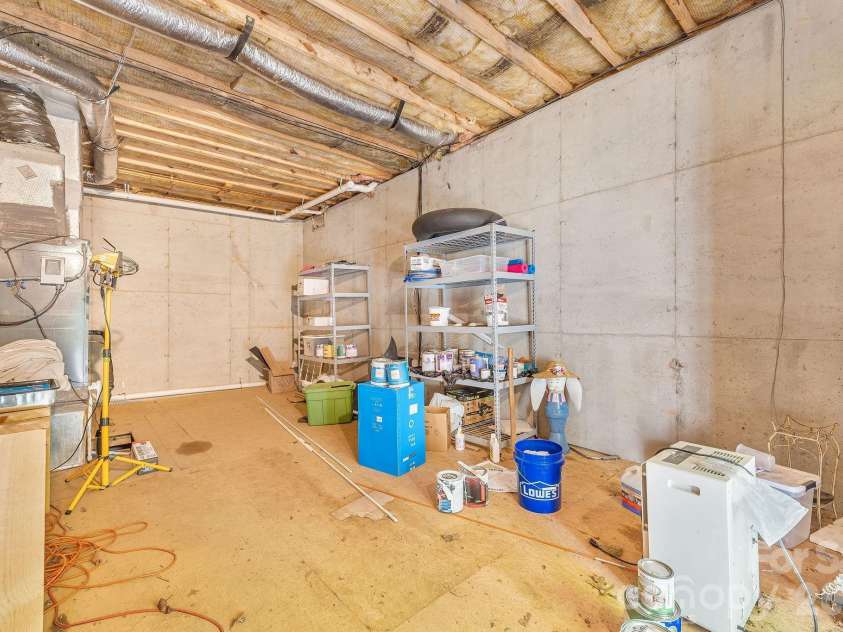 1 Pickwick Road, Asheville, NC 28803.  MLS# CAR4383944, YatesRealty ID 33210. 