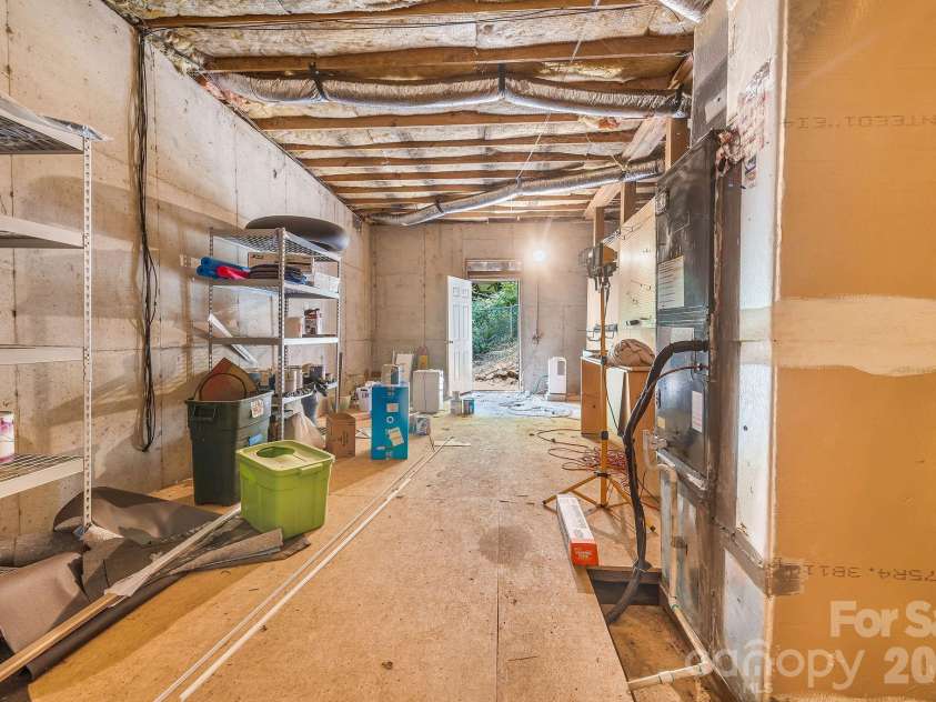 1 Pickwick Road, Asheville, NC 28803.  MLS# CAR4383944, YatesRealty ID 33210. 