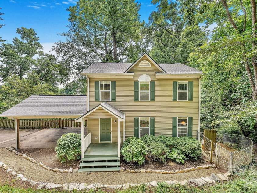 1 Pickwick Road, Asheville, NC 28803.  MLS# CAR4383944, YatesRealty ID 33210. 