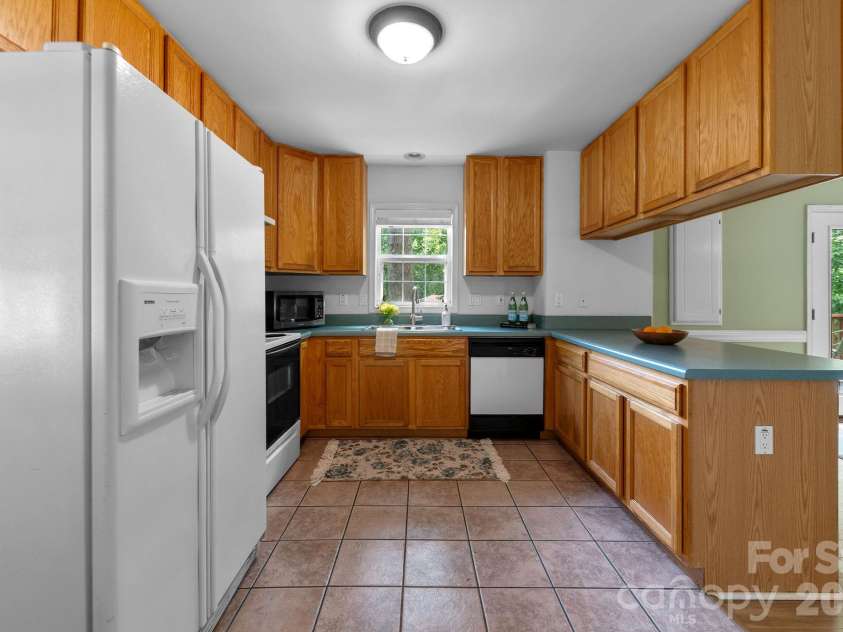 1 Pickwick Road, Asheville, NC 28803.  MLS# CAR4383944, YatesRealty ID 33210. Kitchen