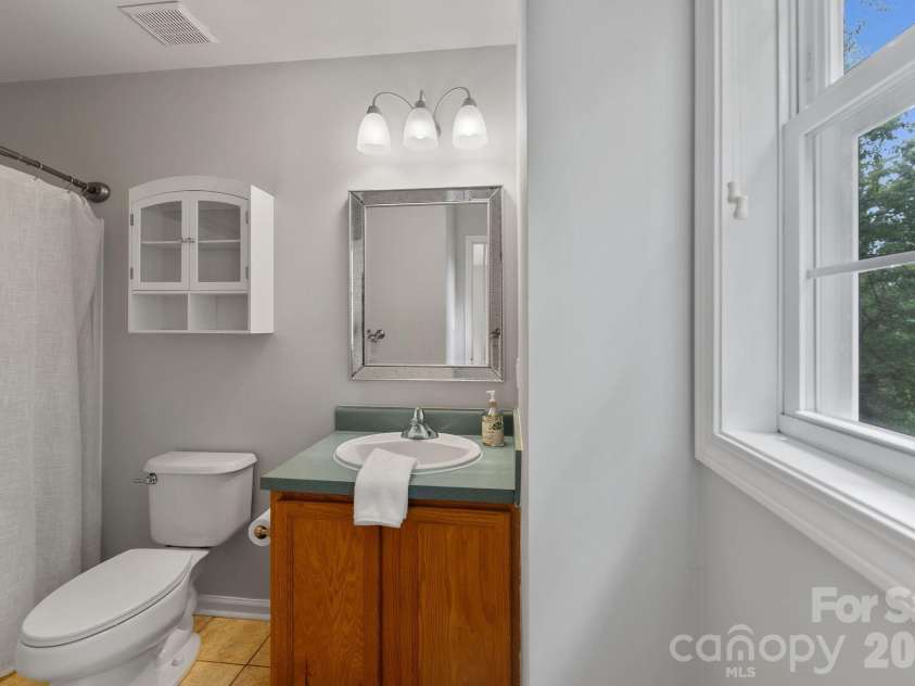 1 Pickwick Road, Asheville, NC 28803.  MLS# CAR4383944, YatesRealty ID 33210. Primary Bathroom