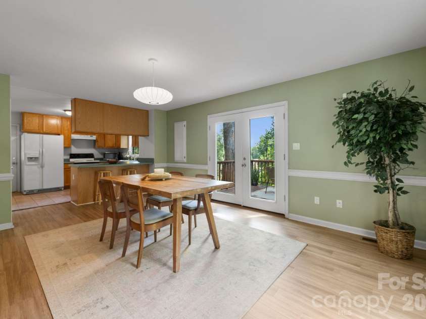 1 Pickwick Road, Asheville, NC 28803.  MLS# CAR4383944, YatesRealty ID 33210. Spacious and open floor plan.
