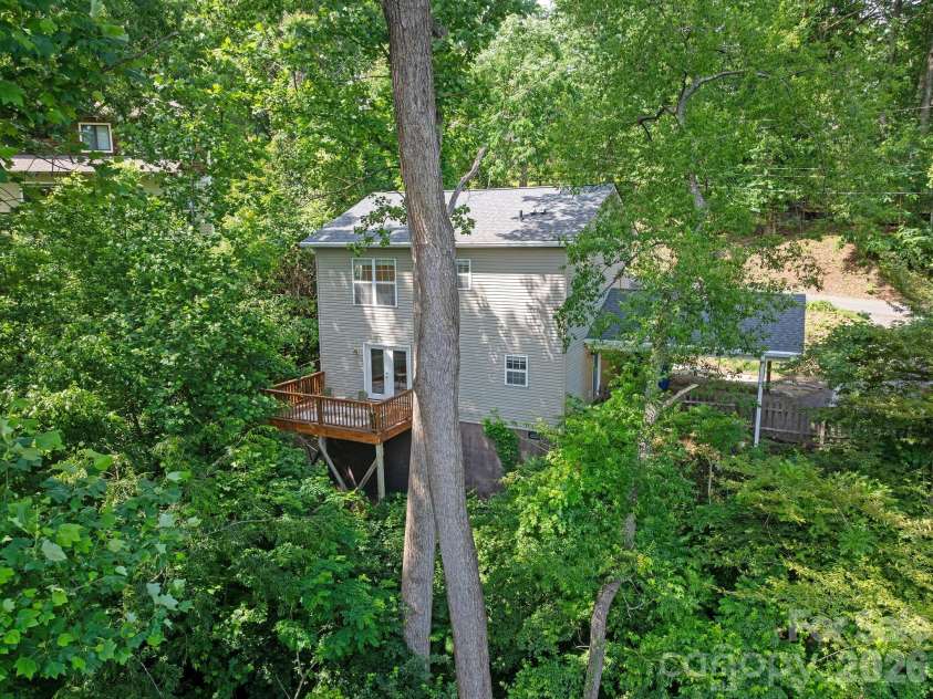 1 Pickwick Road, Asheville, NC 28803.  MLS# CAR4383944, YatesRealty ID 33210. Up in the trees.